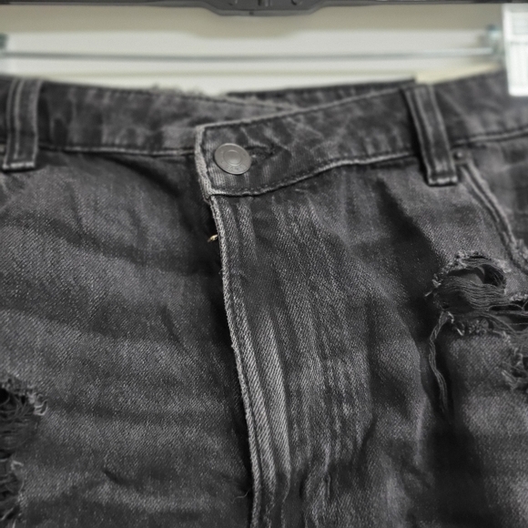 American Eagle NWT Super Hi Rise Mom shorts. - Picture 15 of 16